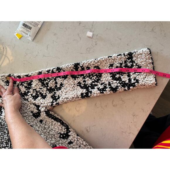 Solitaire by Ravi Khosla- Black and White Textured Long Cardigan - pockets - Picture 4 of 6